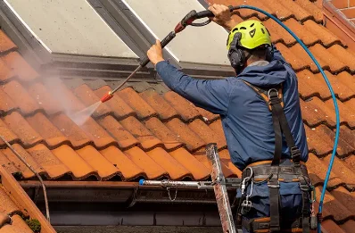 Démoussage et hydrofuge de toiture à Irles